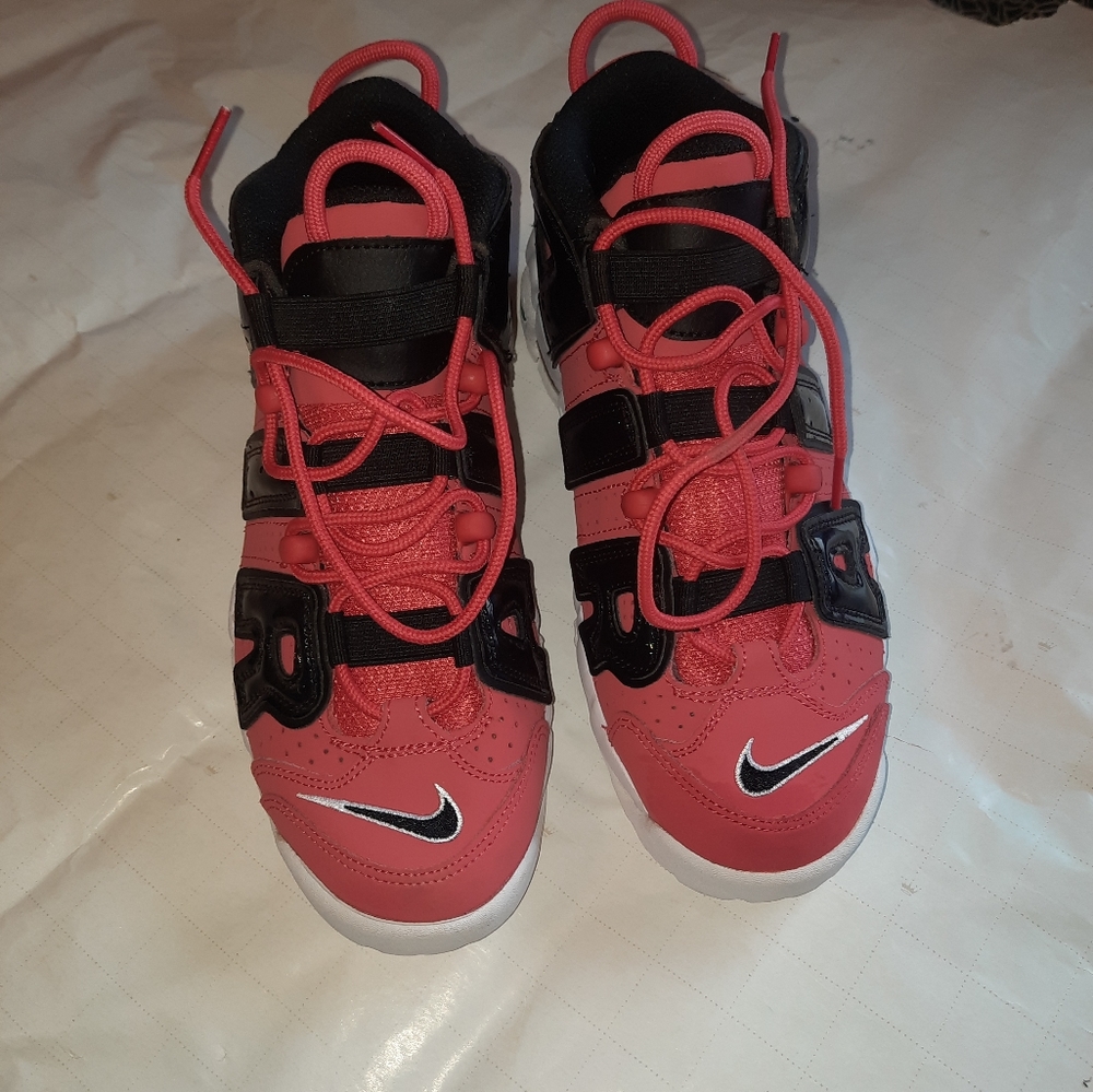 Youth nike air uptempo shoes